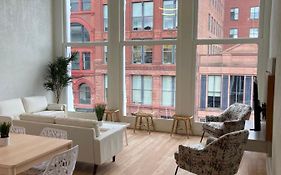 Lou-City Penthouse Suite! Savor Life With Hollyhock